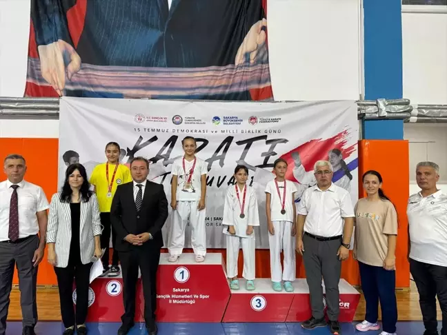 Sakarya'da 15 Temmuz Demokrasi ve Milli Birlik Günü karate turnuvası düzenlendi