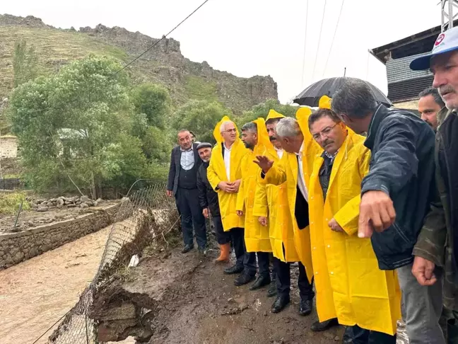 AK Parti Erzurum Milletvekili Selami Altınok, sel nedeniyle hasar gören ilçe ve köylerde incelemelerde bulundu