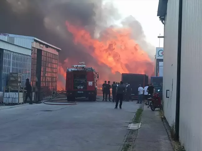 Bursa'da Kereste İmalathanesinde Yangın Çıktı