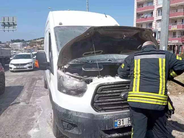 Hatay'da araç yangını itfaiye tarafından söndürüldü