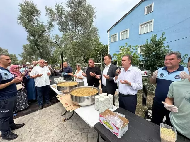 Gerze Belediyesi Muharrem Ayı İçin Vatandaşlara Aşure Dağıttı