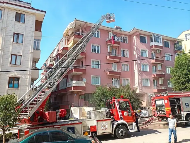 Karamürsel'de Apartman Yangını Söndürüldü