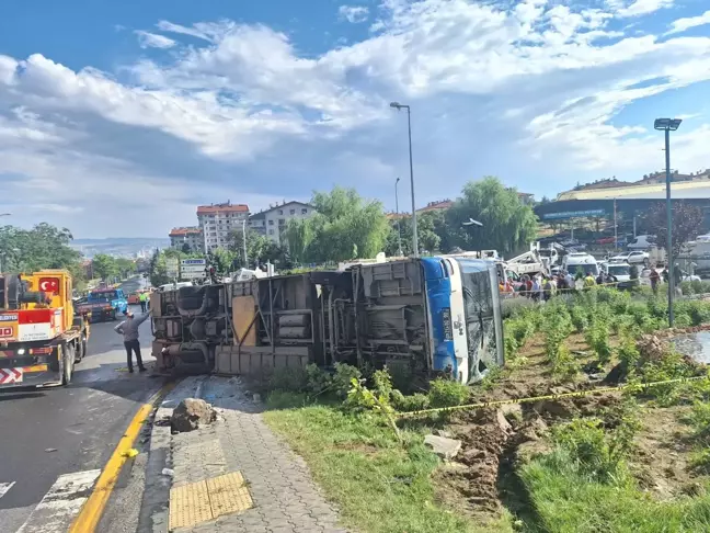 Keçiören'de belediye otobüsü devrildi, 5 kişi yaralandı