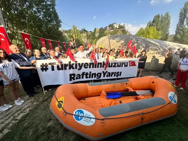 Sanayi ve Teknoloji Bakanı Mehmet Fatih Kacır, Türkiye'nin Huzuru Rafting Yarışı'nın Start Düdüğünü Çaldı