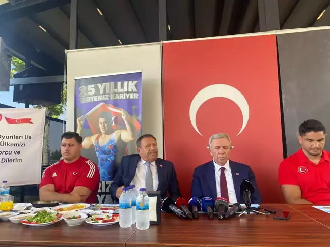 Mansur Yavaş, ASKİ Spor Kulübü sporcularıyla buluştu