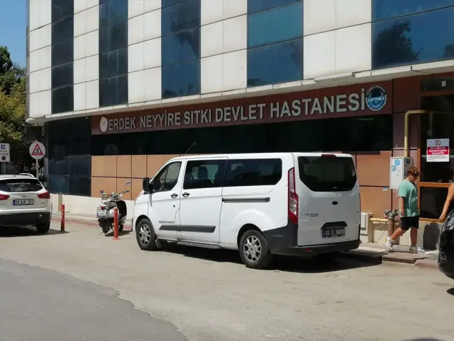 Erdek'te denizde boğulma tehlikesi geçiren yaşlı kadın hayatını kaybetti