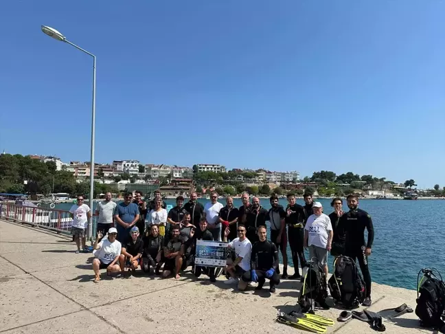 Sinop'un Gerze ilçesinde gönüllü dalgıçlar deniz dibi temizliği yaptı