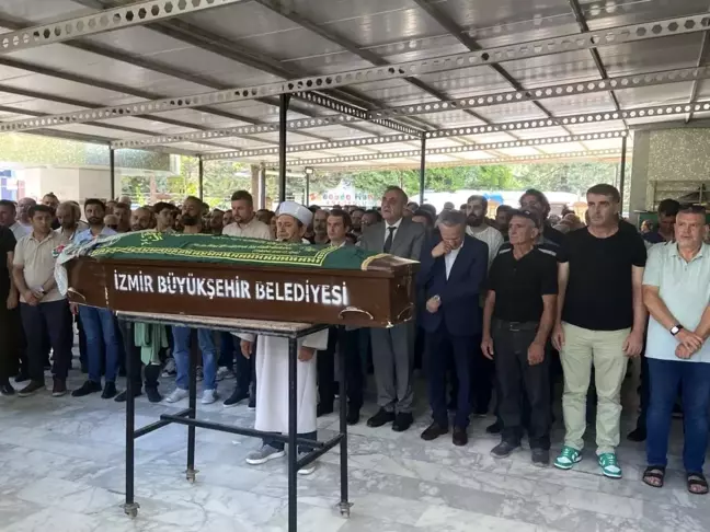 Çeşme'deki orman yangınında hayatını kaybedenler dualarla toprağa verildi