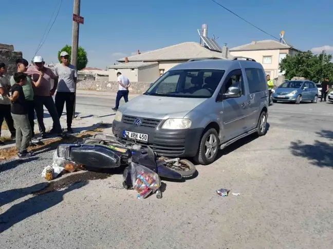 Konya'da hafif ticari araç ile motosiklet çarpıştı: 2 yaralı