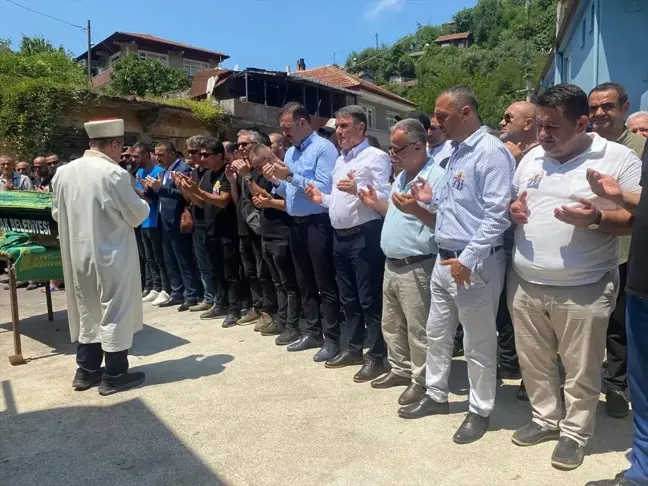 Zonguldak'ta Kalp Krizi Geçiren Maden İşçisi Birol Bıyıklı'nın Cenazesi Defnedildi