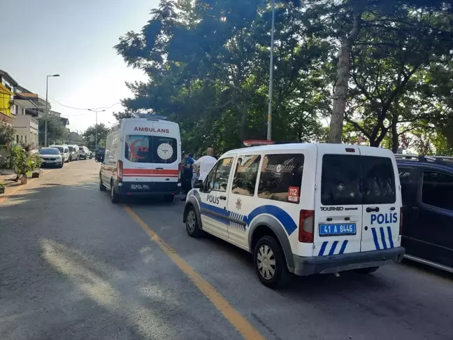 Gölcük'te Denizde Boğulma Tehlikesi Geçiren Kişi Hastaneye Kaldırıldı