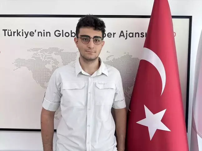 YKS Sözel Alanında Türkiye 3.'sü Olan Öğrenci Bilim İnsanı Olmak İstiyor