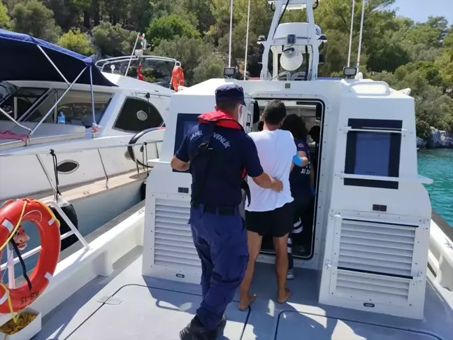 Muğla'da Ticari Yatta Rahatsızlanan Kişi Sahil Güvenlik Tarafından Tahliye Edildi