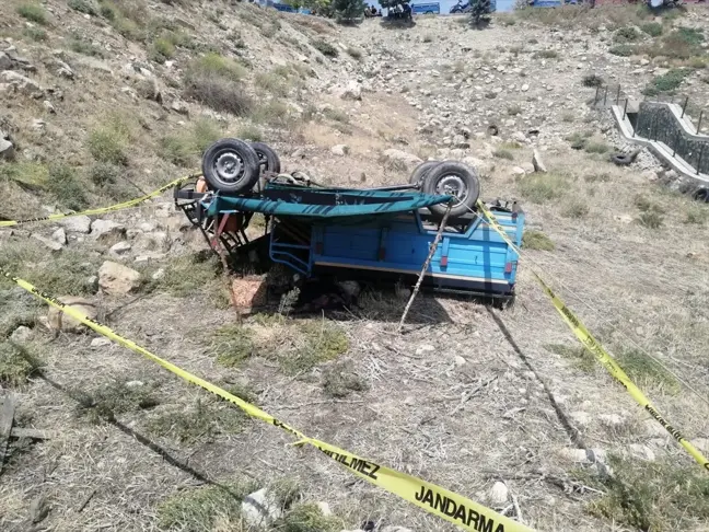 Isparta'da tarım aracı devrildi: 1 bebek öldü, 2 kişi yaralandı