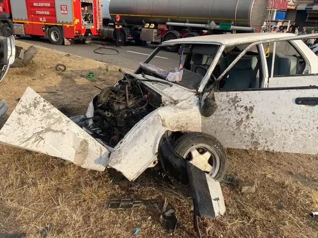 Düzce'de Tehlikeli Kaza: Otomobiller Çarpıştı