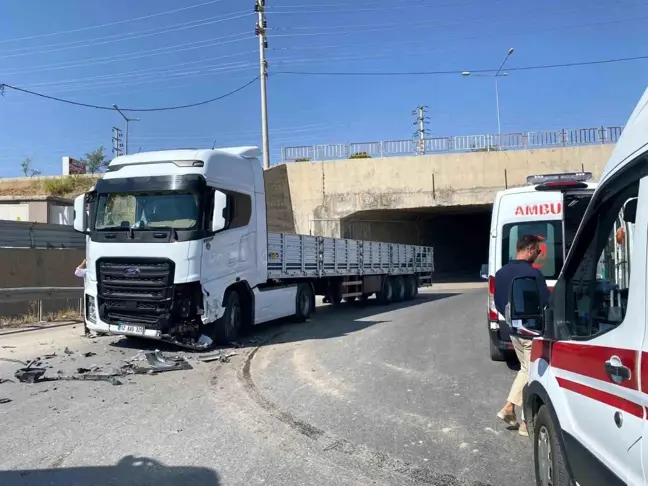 Van'da tırla otomobil çarpıştı: 6 yaralı