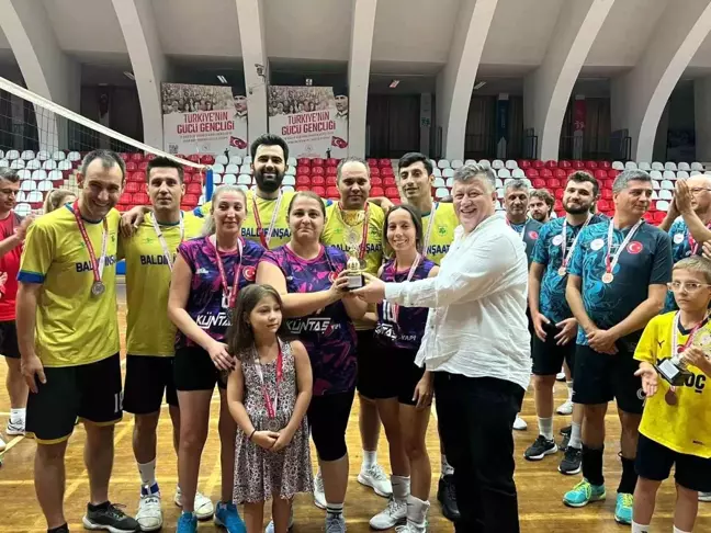 Aydın'da Kurumlar Arası Voleybol Turnuvası Sona Erdi