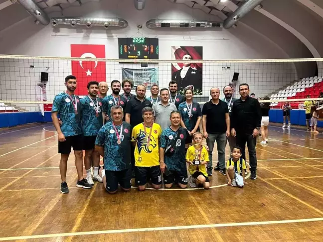 Aydın İl Sağlık Müdürlüğü 15 Temmuz Voleybol Turnuvasında Üçüncü Oldu