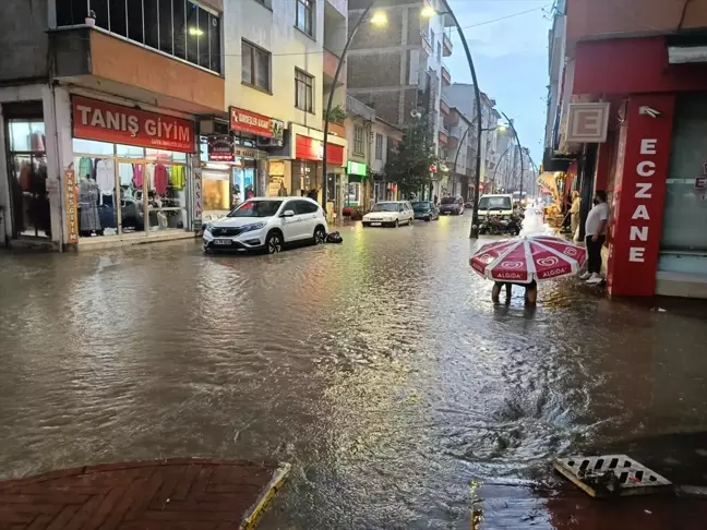 Giresun'un Bulancak ilçesinde sağanak hayatı olumsuz etkiledi