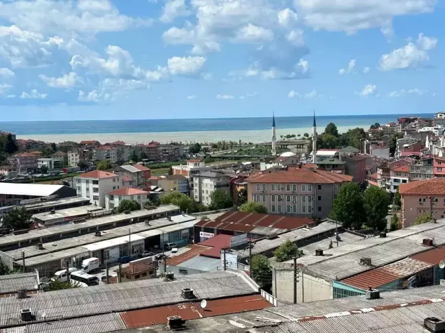 Alaplı'da yoğun yağışlar deniz çamur rengine büründü