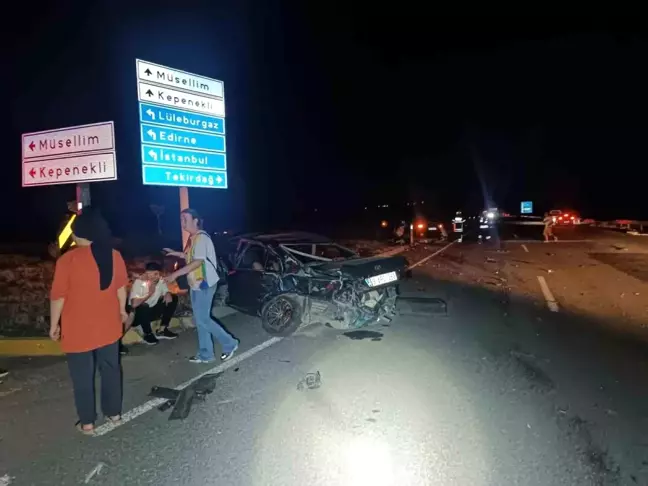 Tekirdağ'da kavşakta iki otomobil çarpıştı, 1 çocuk yaralandı