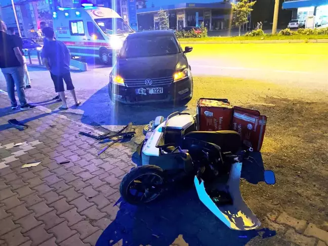 Konya'da elektrikli bisikletli kurye otomobille çarpıştı, 1 kişi yaralandı