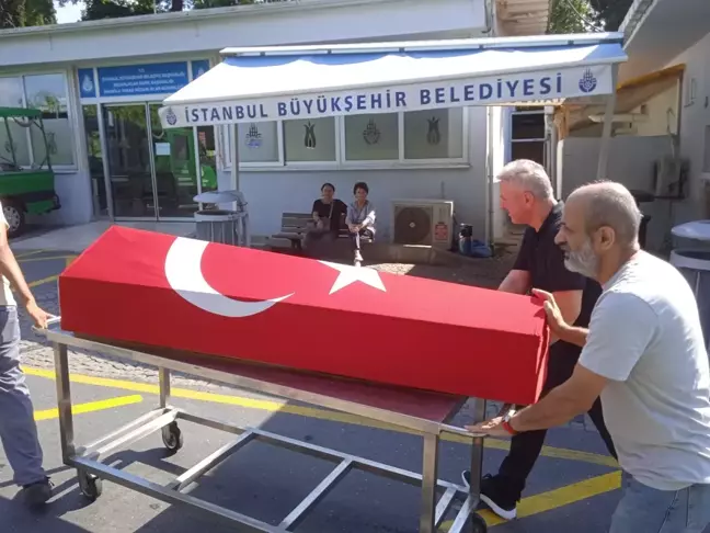 Kenan Işık'ın Cenazesi Atatürk Kültür Merkezi'ne Götürüldü