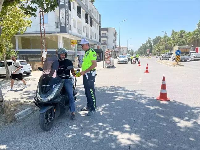 Antakya'da Trafik Polisleri Motosiklet Sürücülerine Bilgilendirme Yaptı