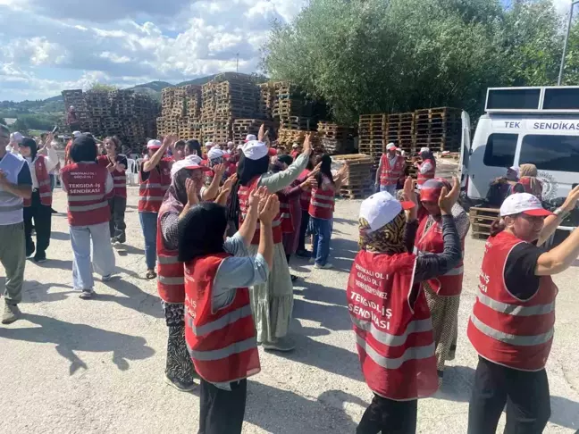 Çatalca'da Polonez Gıda İşçileri İşten Çıkarılmalarını Protesto Ediyor