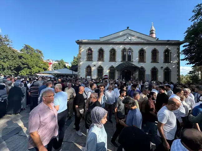 Sakarya, Kocaeli ve Karabük'te İsmail Heniyye için gıyabi cenaze namazı kılındı