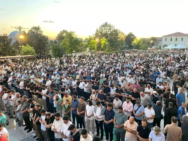 İstanbul'da İsmail Haniye için gıyabi cenaze namazı kılındı