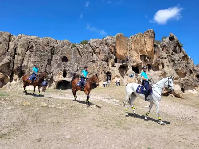 Afyonkarahisar İhsaniye'de Atlı Birlikler Turizm Bölgelerinde Göreve Başladı