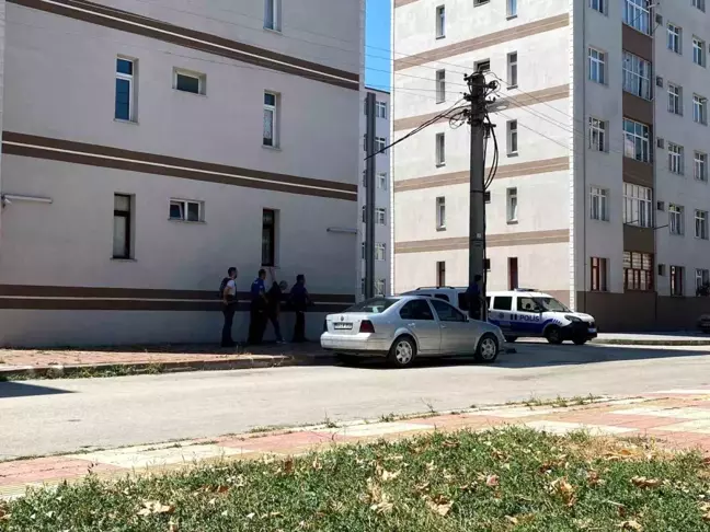 Kastamonu'da Uyuşturucu Bağımlısı Saldırgan Polisleri Yaraladı ve Ailesini Rehin Aldı