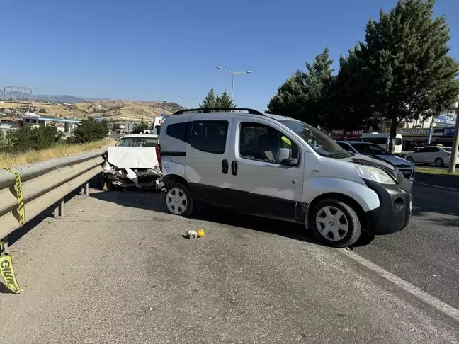 Kahramanmaraş'ta Otomobil Kazası: 1 Ölü, 2 Yaralı