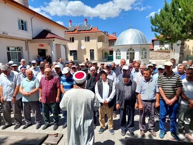 İran'ın başkenti Tahran'da suikasta uğrayan Hamas Siyasi Büro Başkanı İsmail Heniyye için gıyabi cenaze namazı kılındı