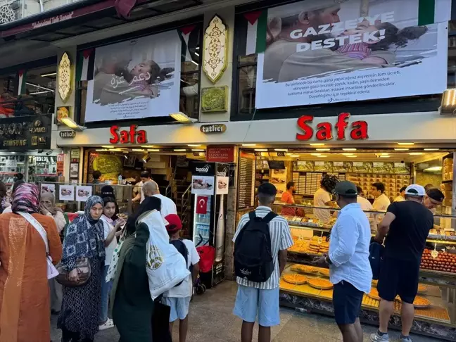 Sirkeci'de Tatlıcı Dükkanı Sahibi Filistin'e Yardım Etti