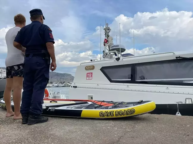 Antalya'da izinsiz kürek sörfü kiralayan yabancı uyruklu 2 kişi gözaltına alındı