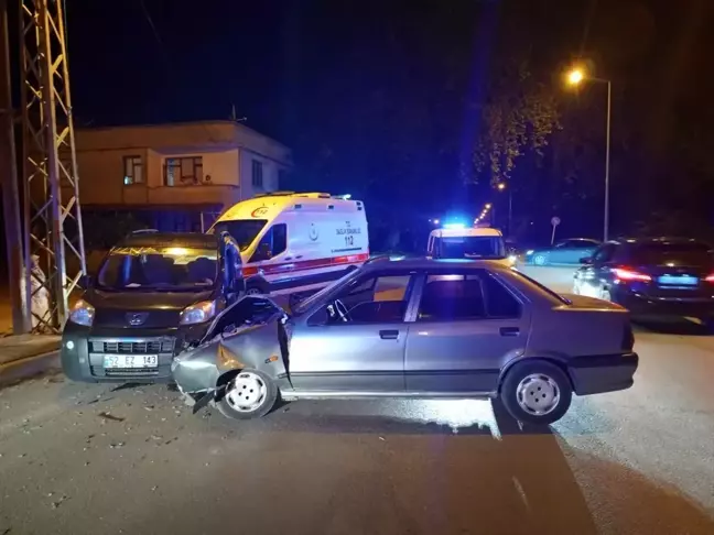 Samsun'da hafif ticari araç ile otomobil çarpıştı, 1 kişi yaralandı