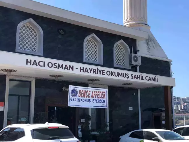 Bursa'da Sahil Camii'nin afişi ilgi çekti