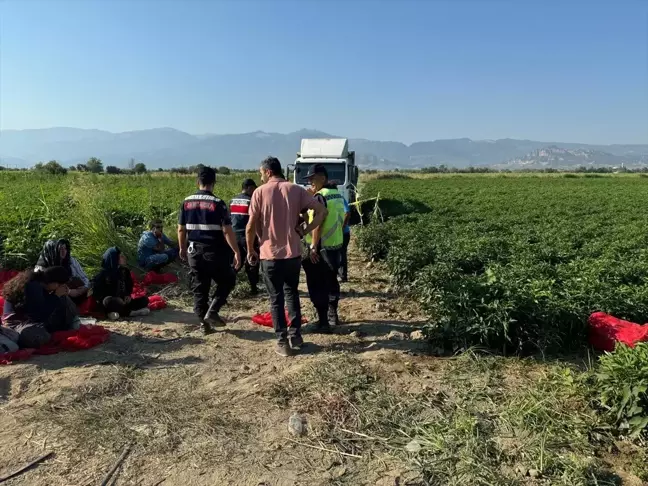 Manisa'da kamyonun altında kalan çocuk hayatını kaybetti, sürücü öldü