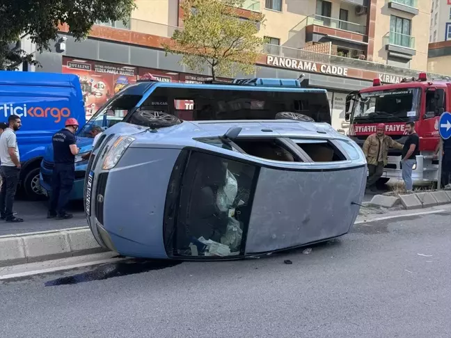 Kartal'da Minibüs ve Otomobil Kazası: 1 Yaralı