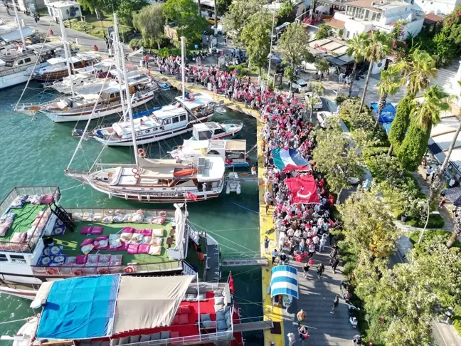 Bodrum Gazze Destek Platformu Üyeleri Gazze'ye Destek İçin Yürüdü