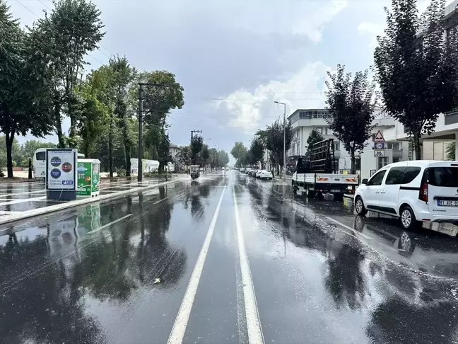 Düzce'de etkili olan sağanak hayatı olumsuz etkiledi