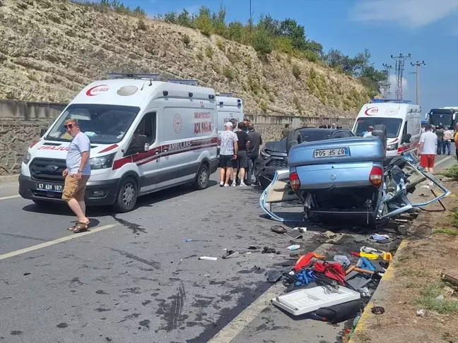 Zonguldak'ın Alaplı ilçesinde cip ile otomobilin çarpıştığı kazada 1 kişi öldü, 5 kişi yaralandı