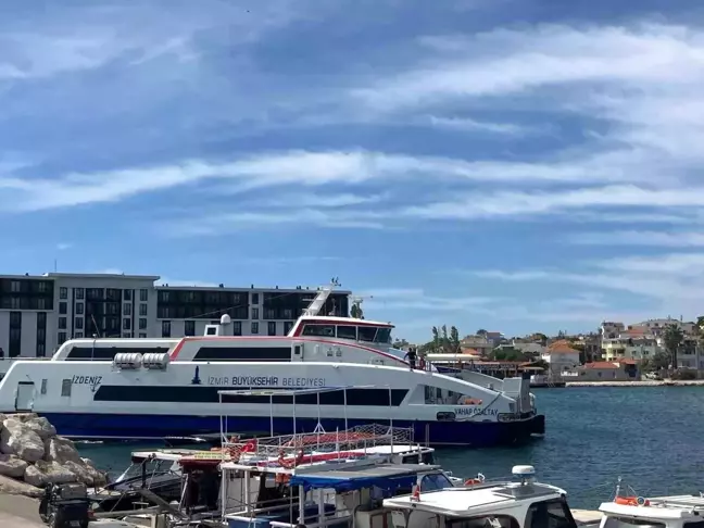 İzmir'de yarın beklenen fırtına nedeniyle seferler iptal edildi