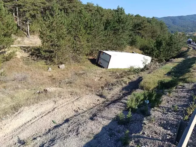 Bolu'da Kontrolden Çıkan Tır Şarampole Yuvarlandı