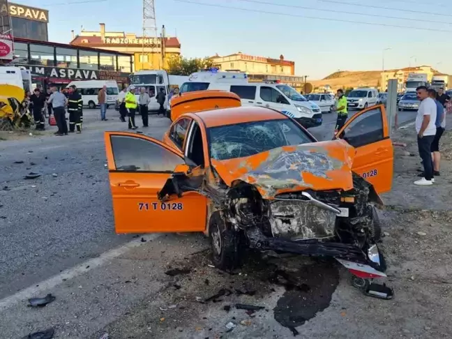 Kırıkkale'de Ticari Taksi Kazası: 1 Ölü, 2 Ağır Yaralı