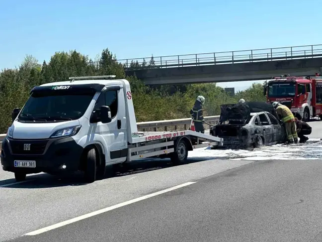 Düzce'de seyir halindeki otomobil alevlere teslim oldu