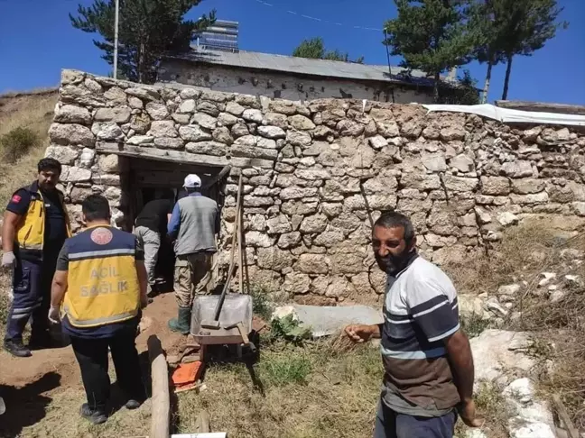 Sivas'ta ahırın çökmesi sonucu yaralanan kişi tedavi altına alındı