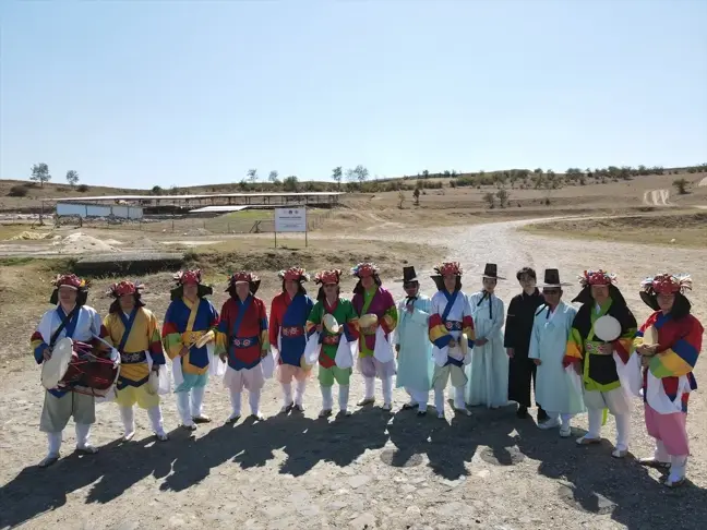 Güney Kore Halk Dansları Ekibi Pompeiopolis Antik Kenti'nde Dans Etti